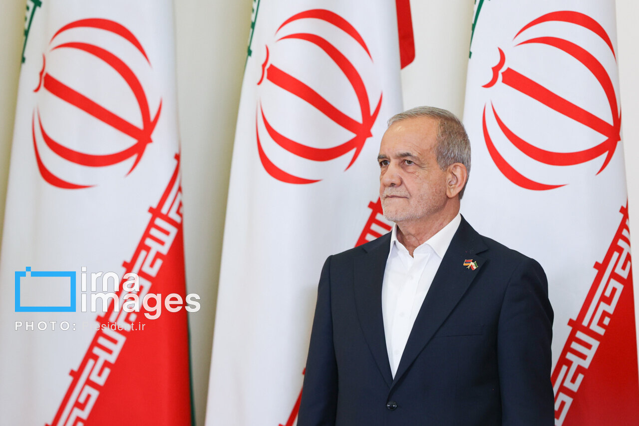 پزشکیان: مشکل اصلی اختلافات و تفرقههای ما با یکدیگر است؛ نه اسرائیل و آمریکا/ دشمن به ایجاد تفرقه در بین مردم ایران دل بسته بود پزشکیان: مشکل اصلی اختلافات و تفرقههای ما با یکدیگر است؛ نه اسرائیل و آمریکا/ دشمن به ایجاد تفرقه در بین مردم ایران دل بسته بود