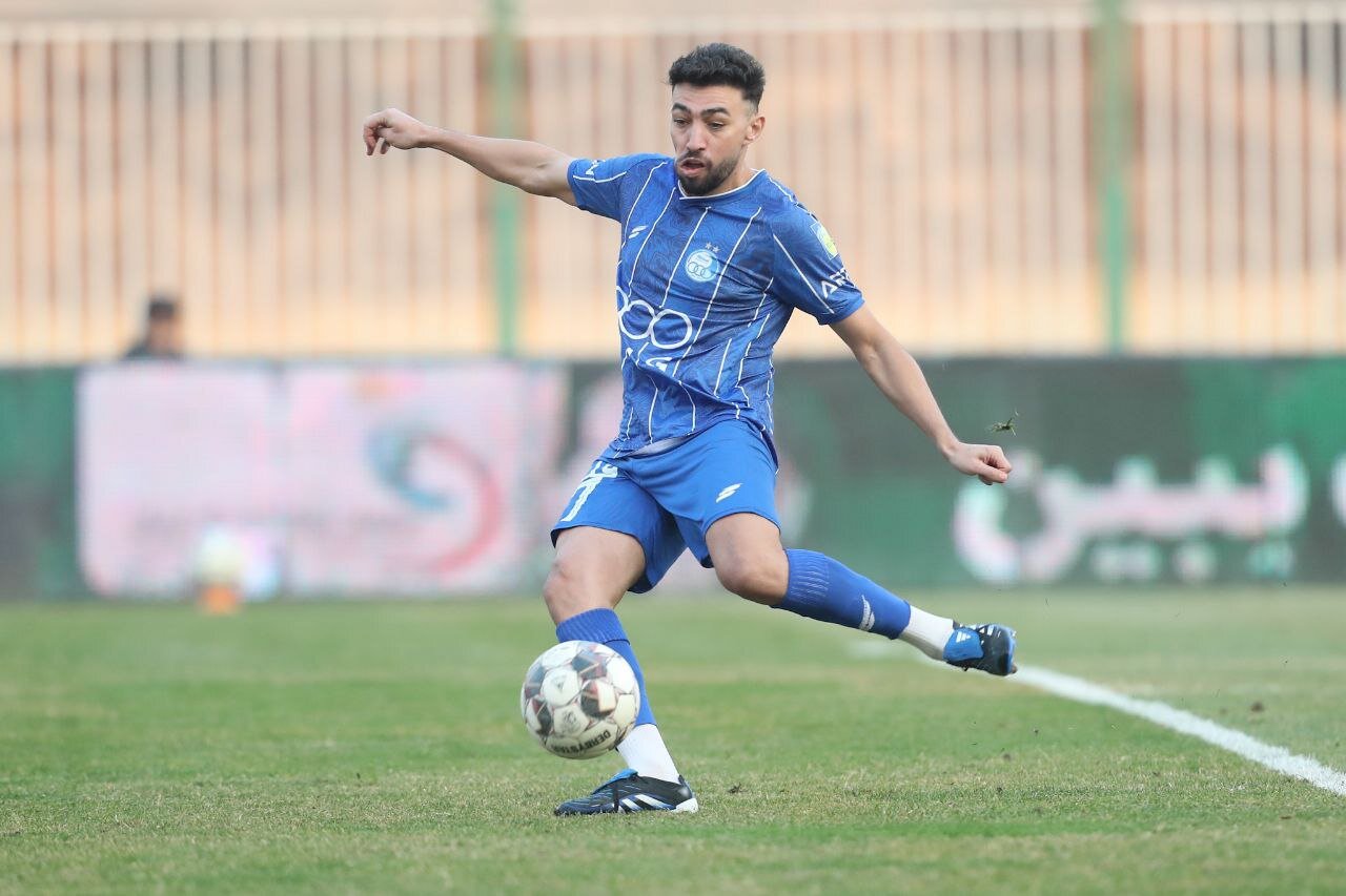 عکس| رونمایی مونیر از مدل موی جدید در تمرین استقلال